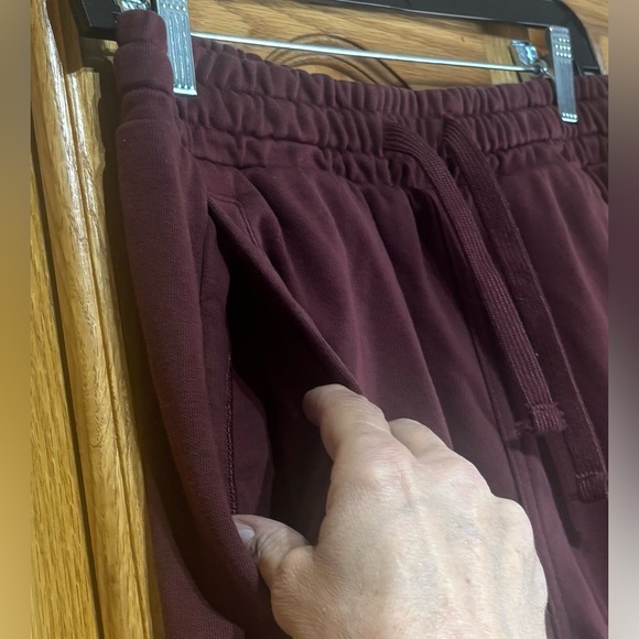 Gymshark Maroon Crest Joggers Sweatpants Small - Picture 3 of 6